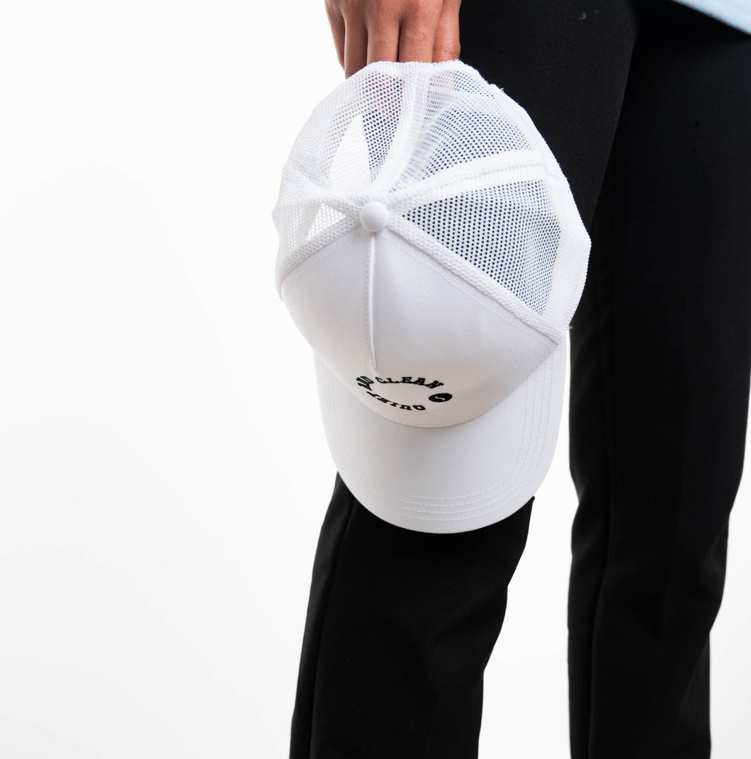 Quiet and clean trucker cap